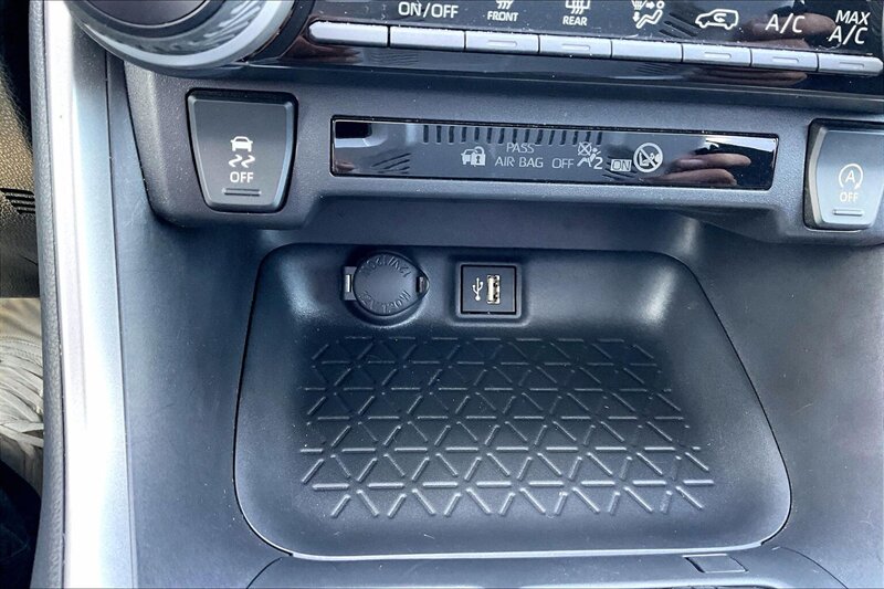 2025 Toyota RAV4 LE - Photo 31 - Ponce, AL 00717