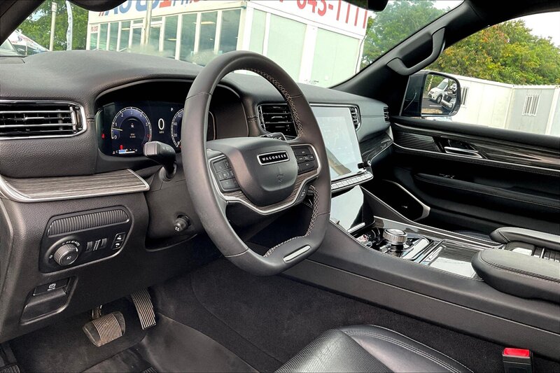 2022 Jeep Wagoneer Series II - Photo 12 - Ponce, AL 00717