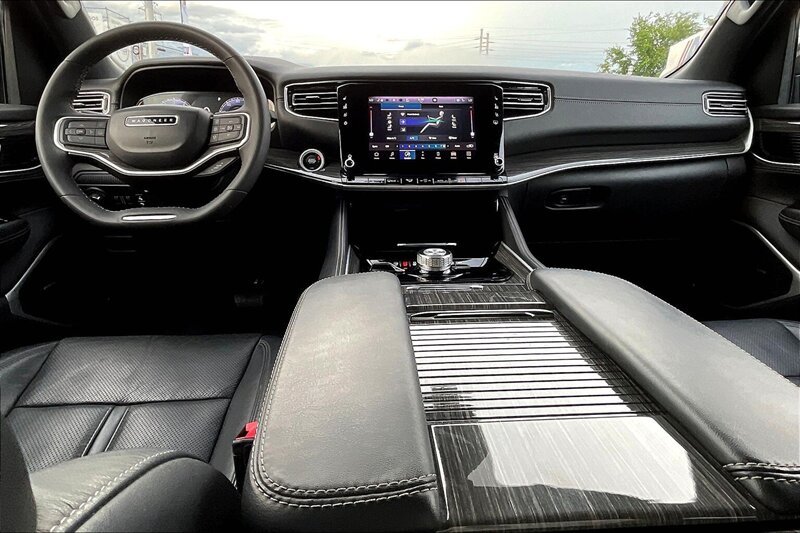 2022 Jeep Wagoneer Series II - Photo 13 - Ponce, AL 00717