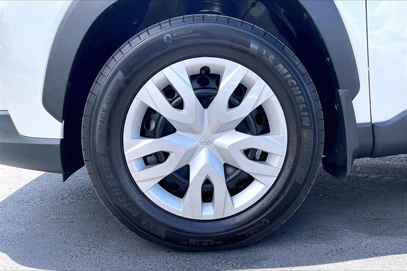 2026 Toyota Corolla Cross L - Photo 8 - Ponce, AL 00717