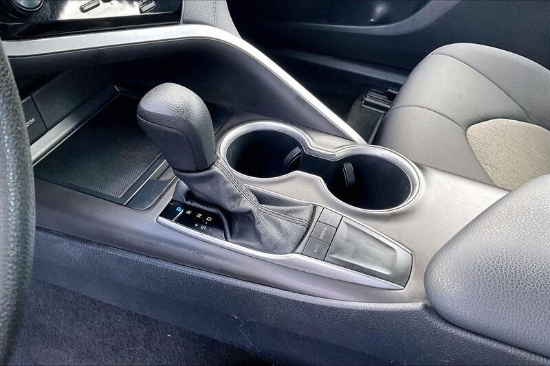 2022 Toyota Camry LE - Photo 17 - Ponce, AL 00717