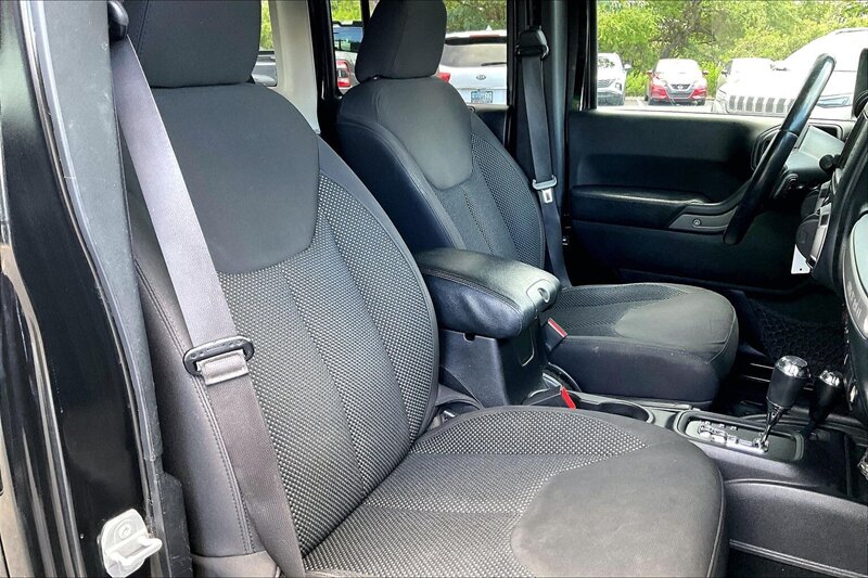 2016 Jeep Wrangler Unlimited Sport - Photo 7 - Ponce, AL 00717