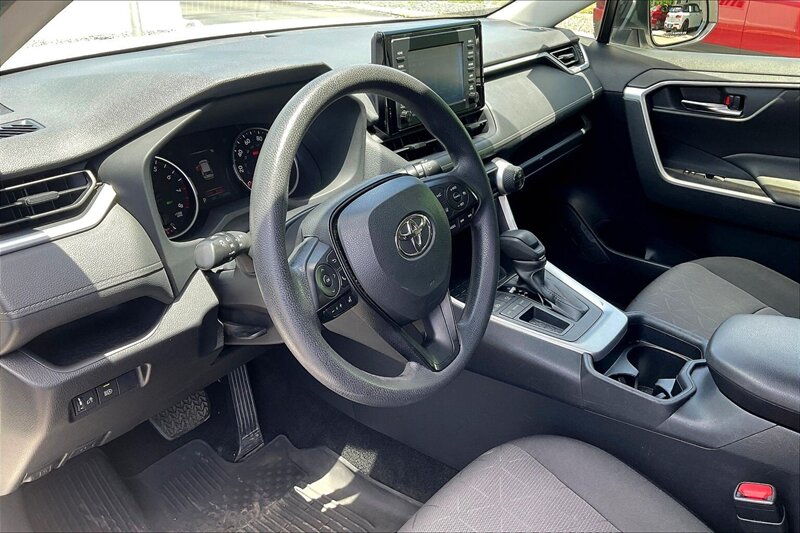 2021 Toyota RAV4 XLE - Photo 13 - Ponce, AL 00717