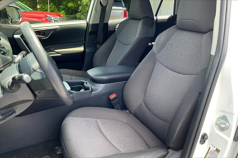 2021 Toyota RAV4 XLE - Photo 24 - Ponce, AL 00717