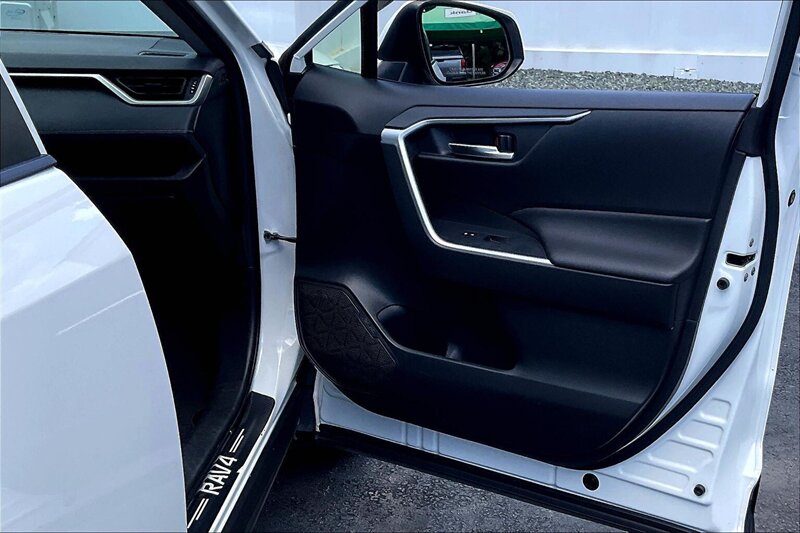 2021 Toyota RAV4 XLE - Photo 23 - Ponce, AL 00717