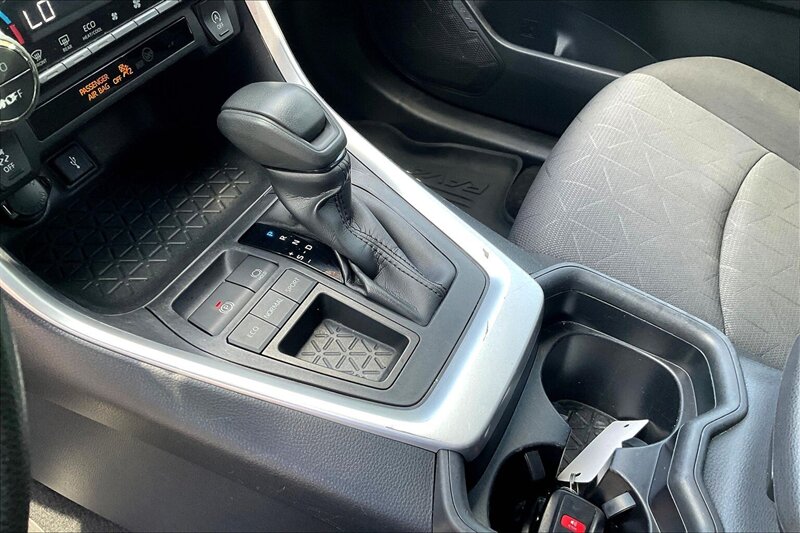 2021 Toyota RAV4 XLE - Photo 16 - Ponce, AL 00717