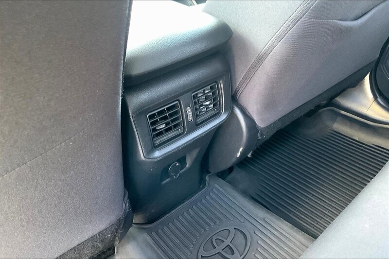 2021 Toyota RAV4 XLE - Photo 32 - Ponce, AL 00717