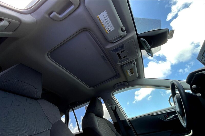 2021 Toyota RAV4 XLE - Photo 21 - Ponce, AL 00717