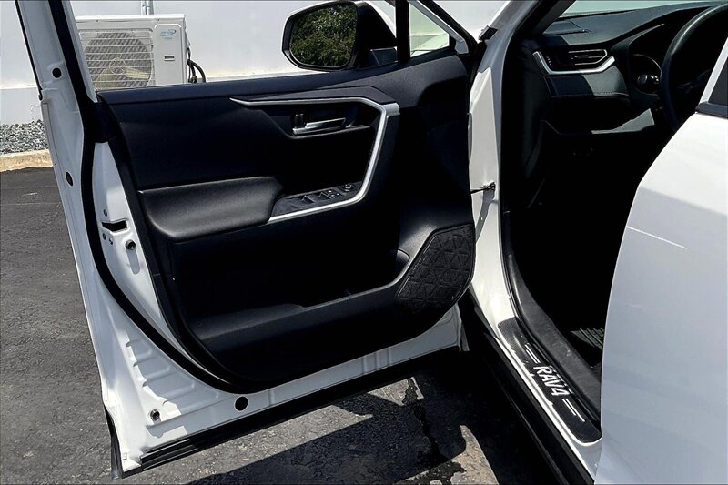 2021 Toyota RAV4 XLE - Photo 22 - Ponce, AL 00717