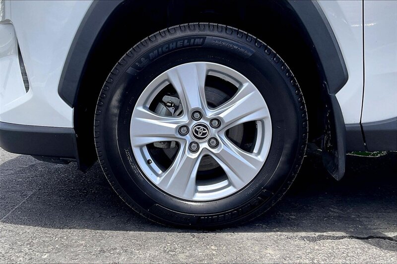 2021 Toyota RAV4 XLE - Photo 8 - Ponce, AL 00717