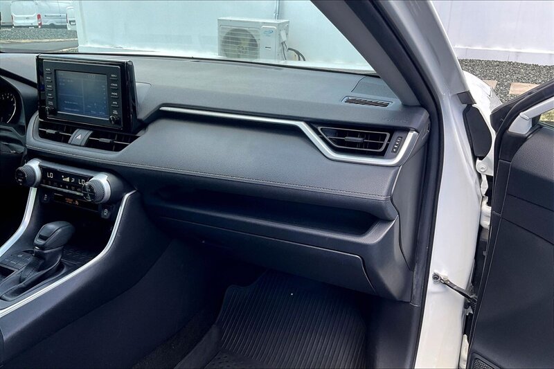 2021 Toyota RAV4 XLE - Photo 15 - Ponce, AL 00717