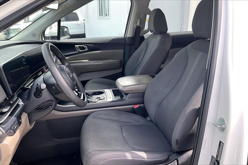 2025 Kia Carnival LXS - Photo 24 - Ponce, AL 00717