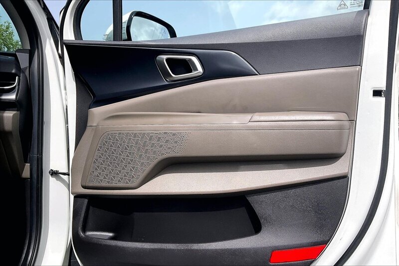 2025 Kia Carnival LXS - Photo 23 - Ponce, AL 00717