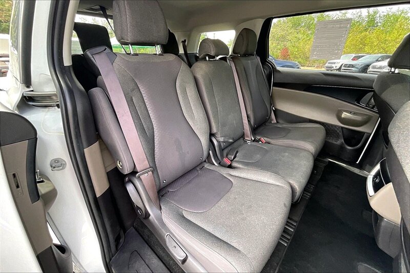 2025 Kia Carnival LXS - Photo 26 - Ponce, AL 00717