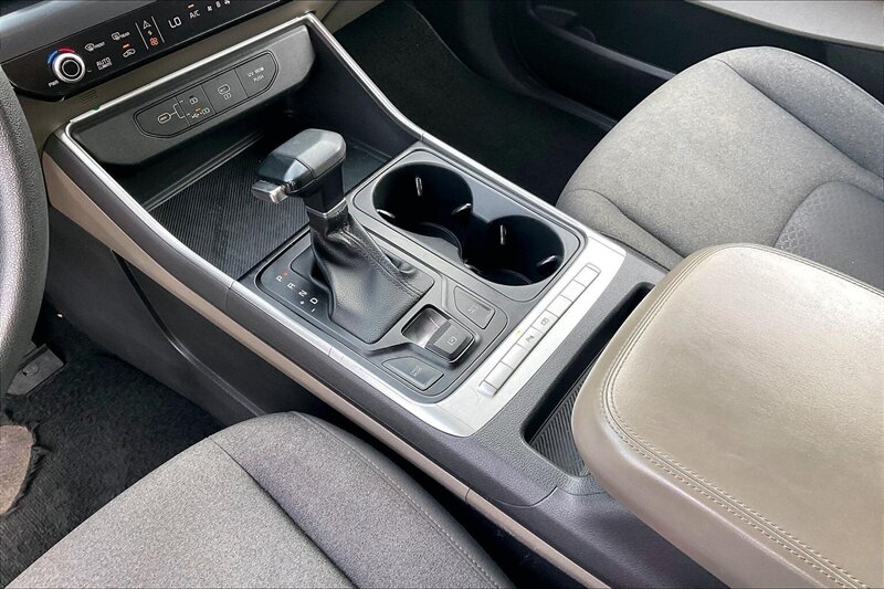 2025 Kia Carnival LXS - Photo 16 - Ponce, AL 00717