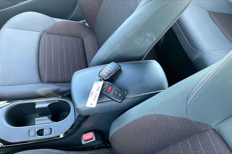 2025 Toyota Corolla Hybrid SE - Photo 11 - Ponce, AL 00717