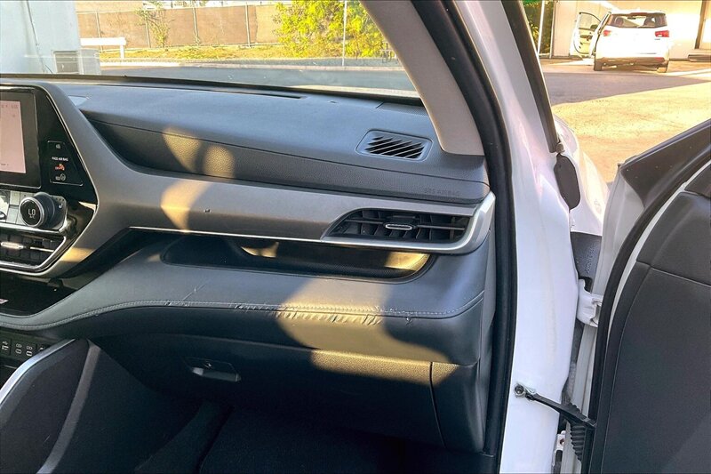 2023 Toyota Highlander LE - Photo 15 - Ponce, AL 00717