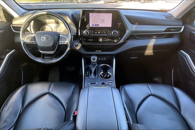 2023 Toyota Highlander LE - Photo 14 - Ponce, AL 00717