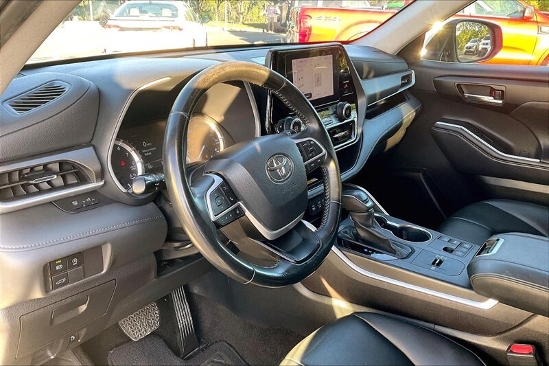 2023 Toyota Highlander LE - Photo 13 - Ponce, AL 00717