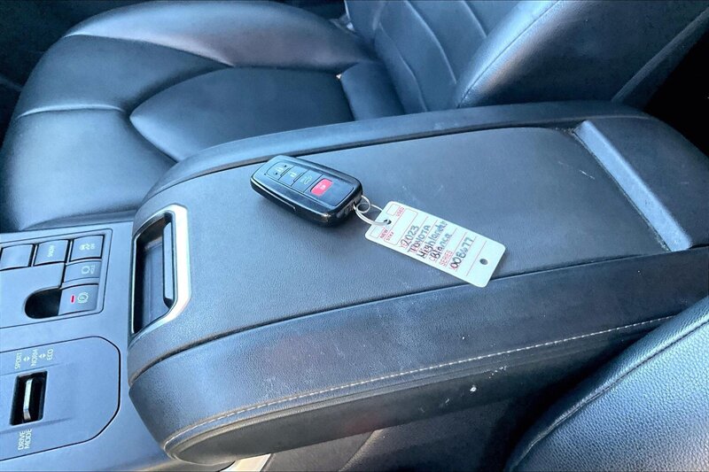 2023 Toyota Highlander LE - Photo 10 - Ponce, AL 00717