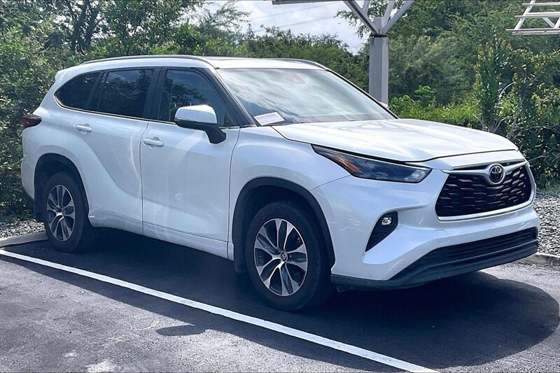 2023 Toyota Highlander LE  