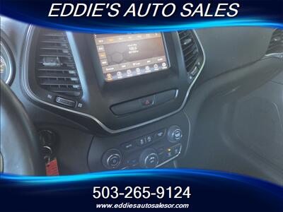 2019 Jeep Cherokee Latitude (ONE OWNER) - Photo 10 - Gresham, OR 97080