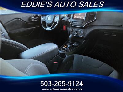 2019 Jeep Cherokee Latitude (ONE OWNER) - Photo 12 - Gresham, OR 97080