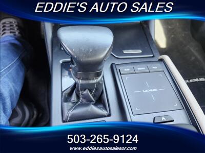 2019 Lexus ES 350 Luxury   - Photo 17 - Gresham, OR 97080