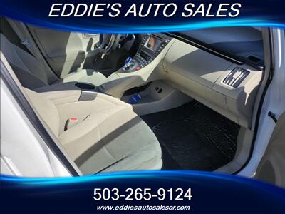 2014 Toyota Prius Three - Photo 9 - Gresham, OR 97080