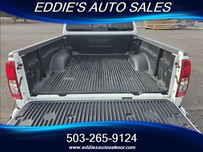 2017 Nissan Frontier SV V6 **ONE OWNER** - Photo 8 - Gresham, OR 97080