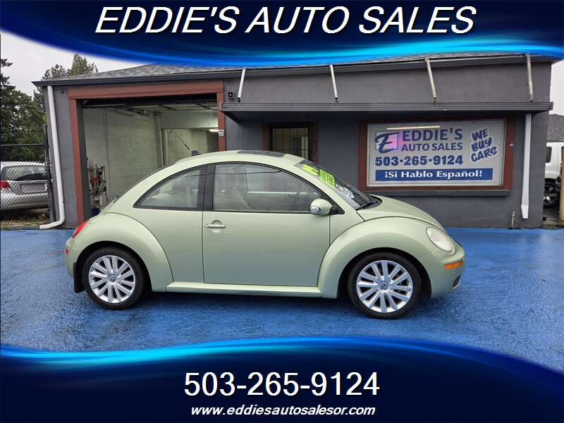 2009 Volkswagen New Beetle 5 SPEEDS ONE OWNER   - Photo 1 - Gresham, OR 97080