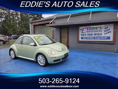 2009 Volkswagen New Beetle 5 SPEEDS ONE OWNER - Photo 2 - Gresham, OR 97080