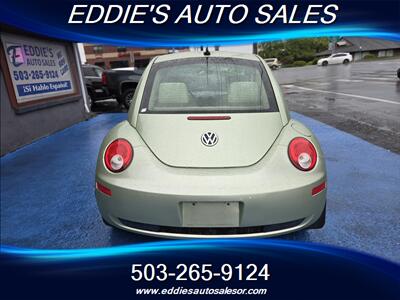 2009 Volkswagen New Beetle 5 SPEEDS ONE OWNER - Photo 9 - Gresham, OR 97080
