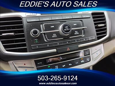2013 Honda Accord LX  ((ONE OWNER CAR/FAX))   - Photo 17 - Gresham, OR 97080