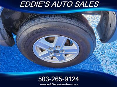 2005 Ford Escape XLS LOW MILES 61K   - Photo 10 - Gresham, OR 97080