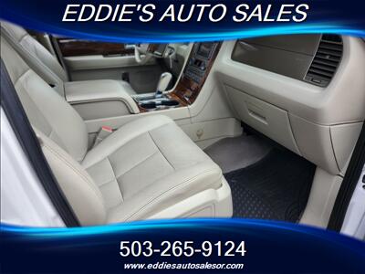 2013 Lincoln Navigator SUPER CLEAN   - Photo 12 - Gresham, OR 97080