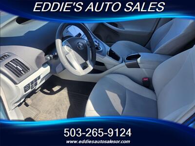 2013 Toyota Prius Three   - Photo 9 - Gresham, OR 97080
