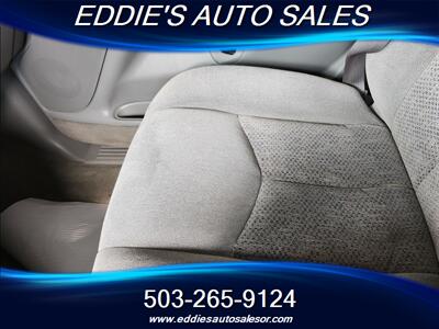 2004 Chevrolet Suburban 2500 LS   - Photo 20 - Gresham, OR 97080