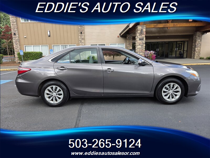 2015 Toyota Camry LE ((ONE OWNER ))  