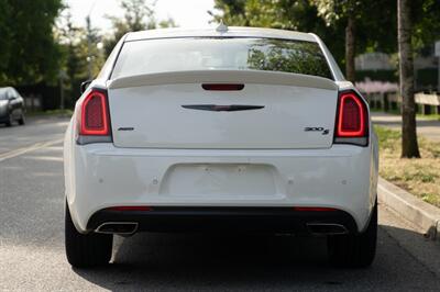 2022 Chrysler 300 Series 300S   - Photo 4 - Surrey, BC V4N 0V9