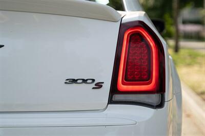 2022 Chrysler 300 Series 300S   - Photo 5 - Surrey, BC V4N 0V9