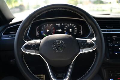 2023 Volkswagen Tiguan SE R-Line Black   - Photo 13 - Surrey, BC V4N 0V9