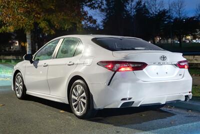 2022 Toyota Camry SE   - Photo 2 - Surrey, BC V4N 0V9