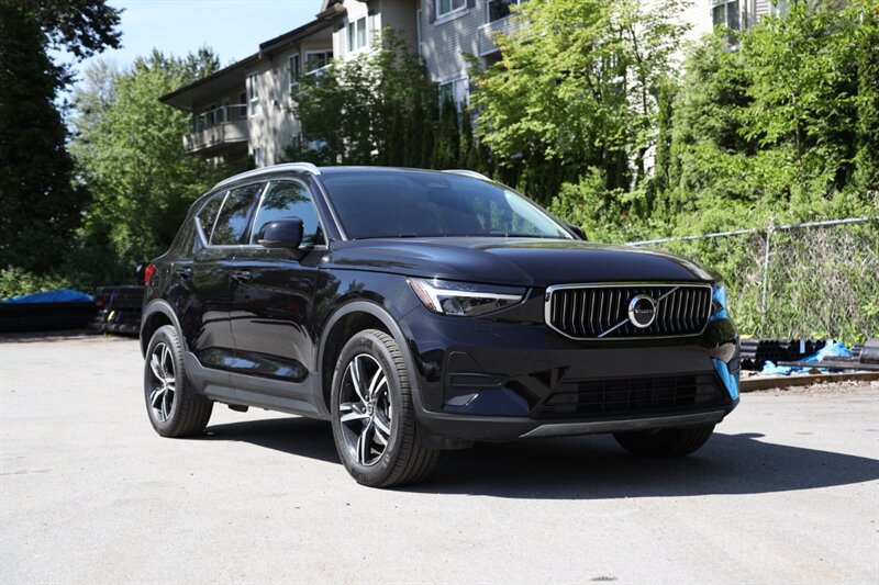 2025 Volvo XC40 B5 Core Bright Theme  