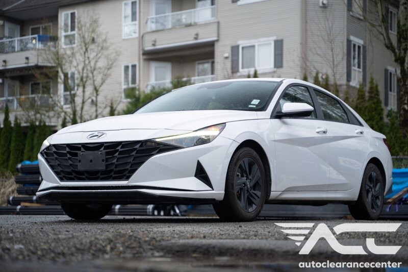 2023 Hyundai ELANTRA SEL Sedan   - Photo 1 - Surrey, BC V4N 0V9