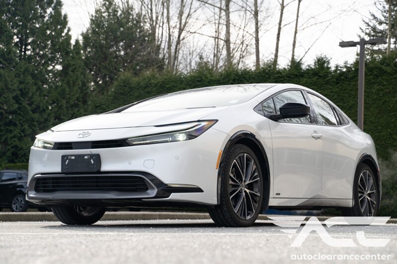 2024 Toyota Prius XLE   - Photo 1 - Surrey, BC V4N 0V9