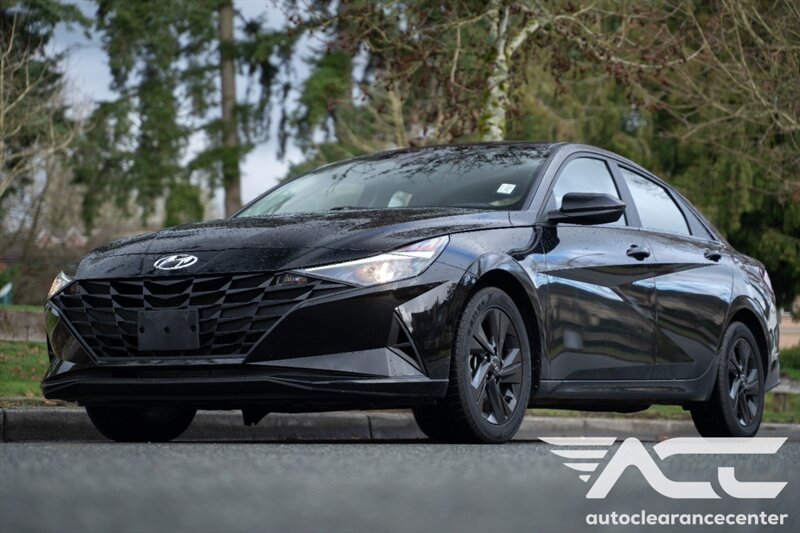 2023 Hyundai ELANTRA SEL Sedan   - Photo 1 - Surrey, BC V4N 0V9