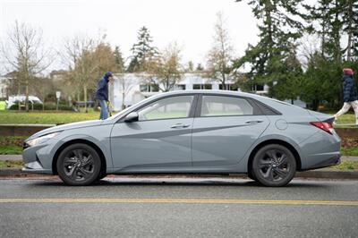 2022 Hyundai ELANTRA Essential   - Photo 3 - Surrey, BC V4N 0V9