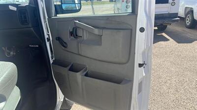 2016 Chevrolet Express Commercial Cutaway Cutaway Van 2D   - Photo 15 - Waco, TX 76706