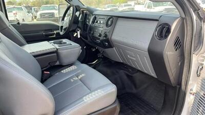 2013 Ford F550 Super Duty Regular Cab & Chassis 165  W.B. 2D   - Photo 11 - Waco, TX 76706